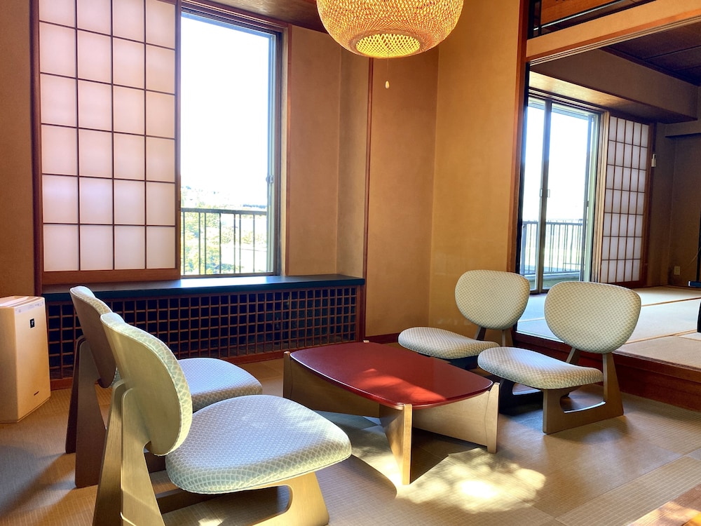 Japanese Style Deluxe Room thumbnail 6