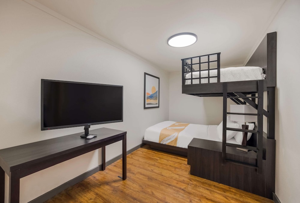 Suite, Multiple Beds, Non Smoking