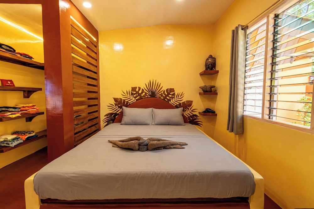 Standard Double Room, 1 King Bed with Sofa bed, Air conditioning, Beachside photo 1