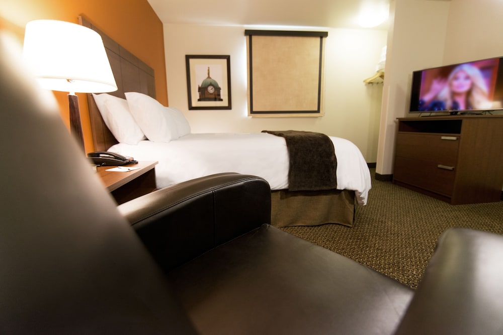 Room, 1 Queen Bed (With Recliner) photo 1