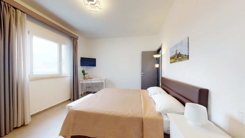 Exclusive Apartment photo 3