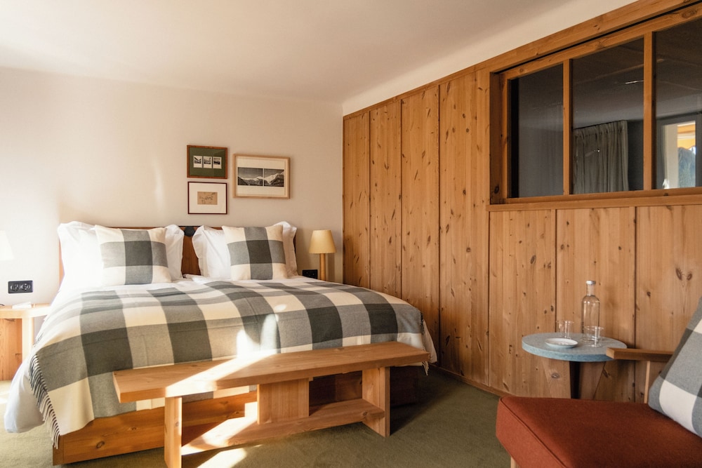 Deluxe Room, Garden View - Photo 2