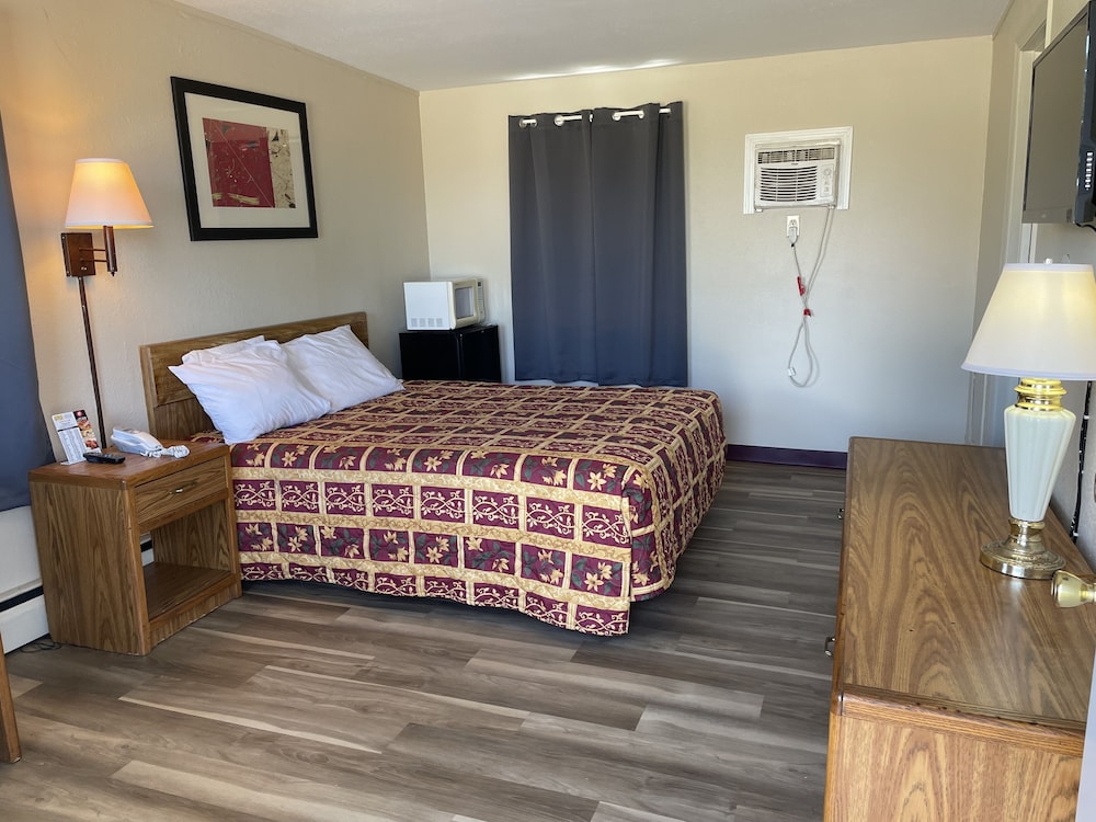 Standard Room, 1 Queen Bed photo 2