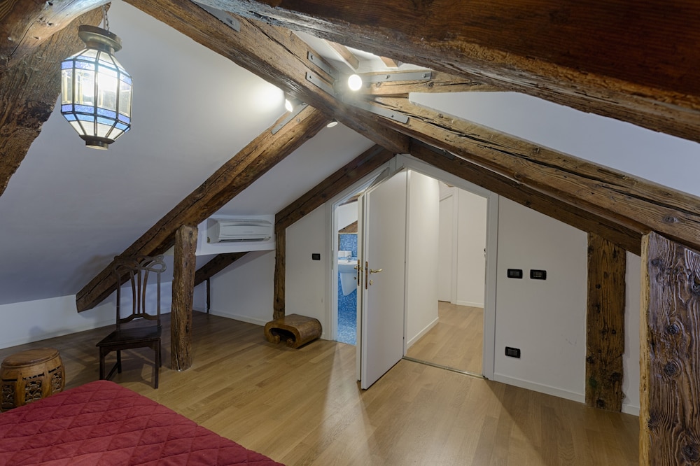 Standard Double Room (Attic) photo 3