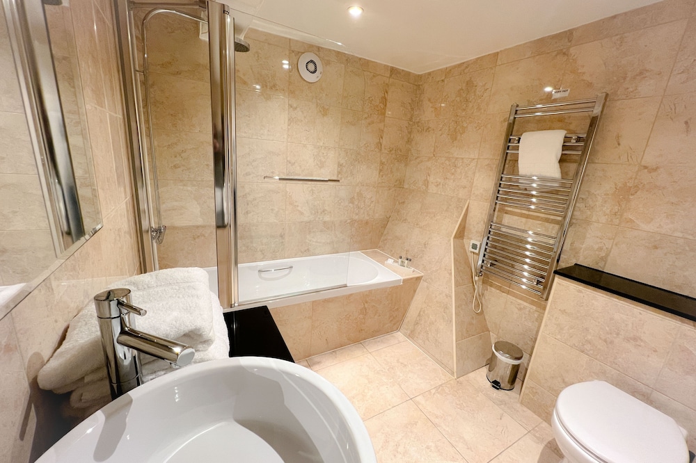 Family Room, Double and Single Bed, no lift - Photo 3