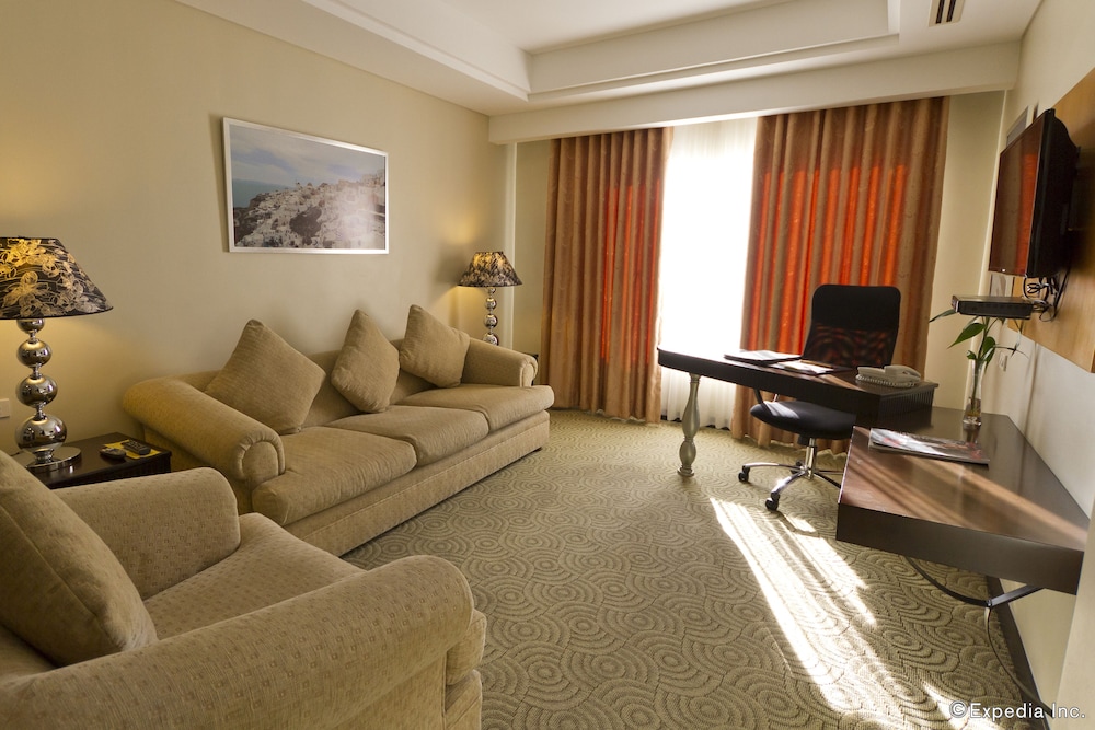 Executive Suite - Photo 6