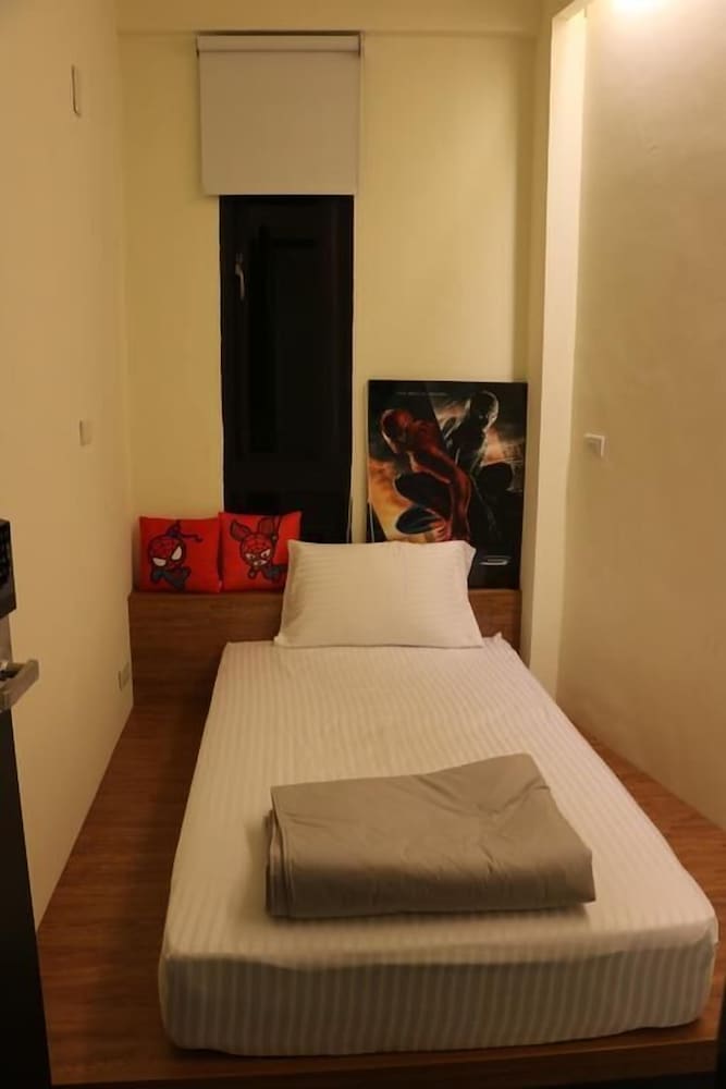 Single Room, Shared Bathroom photo 1