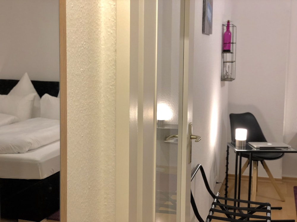 Standard Double Room, 1 King Bed, Non Smoking photo 2
