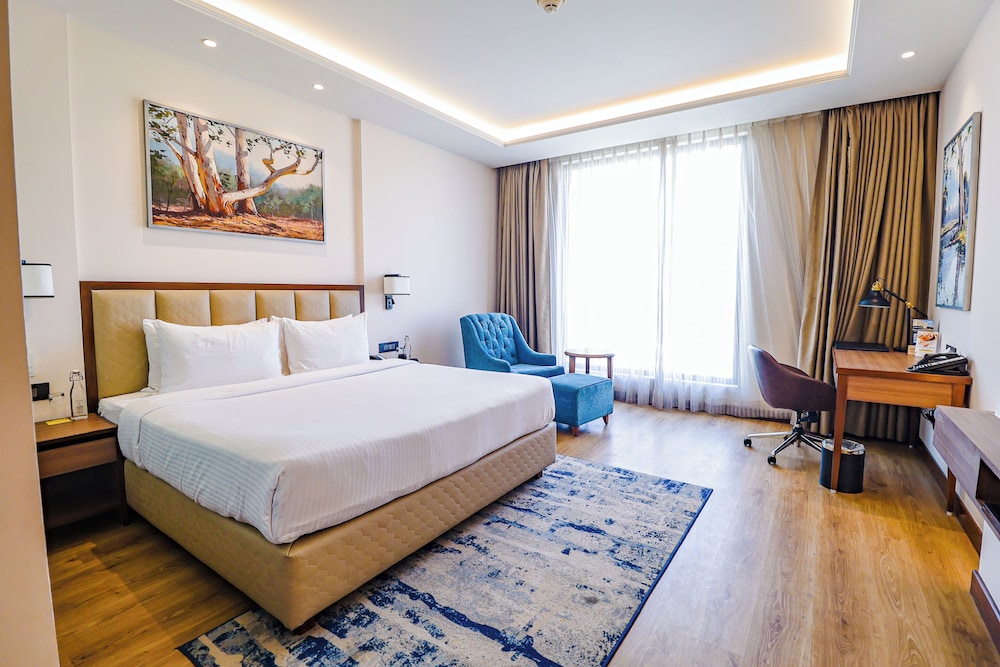 Deluxe Room, 1 King Bed - Photo 10