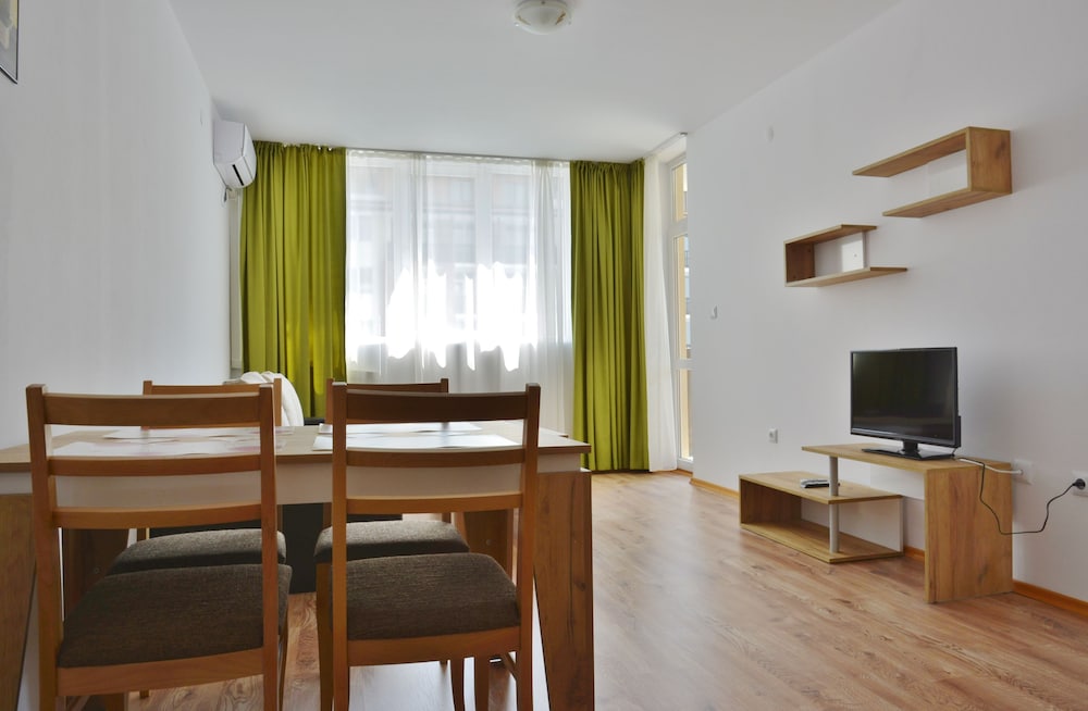 Standard Studio Suite, Kitchen, Park View