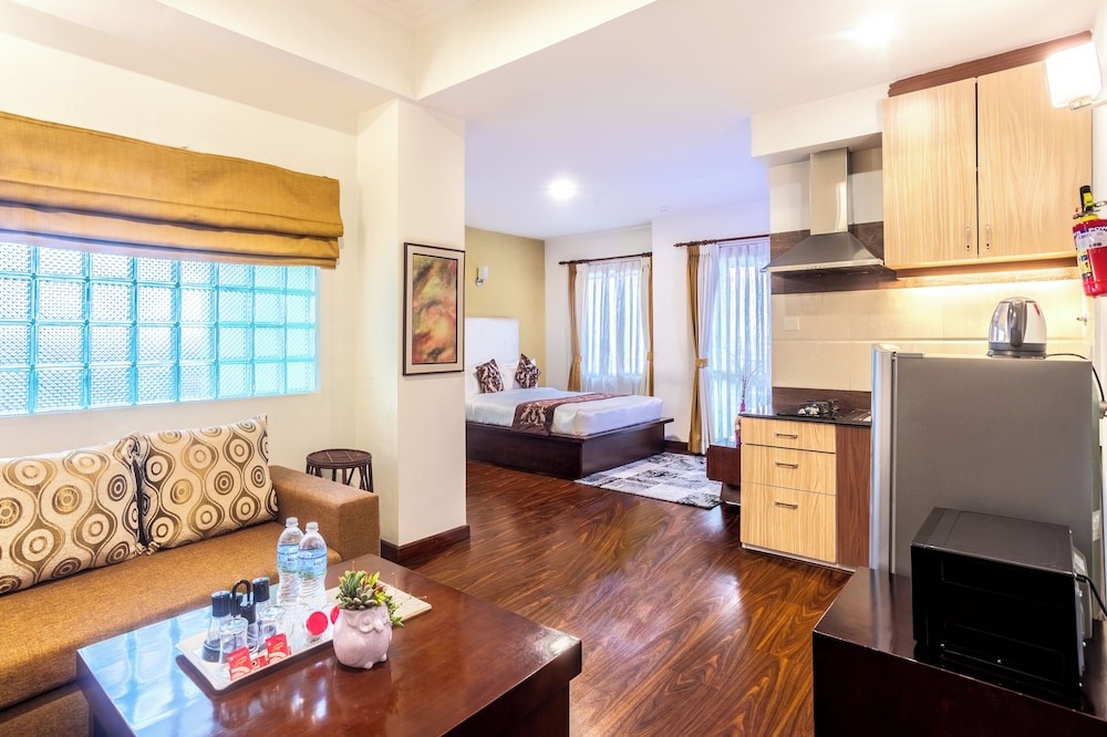 Studio Apartment with Balcony photo 1