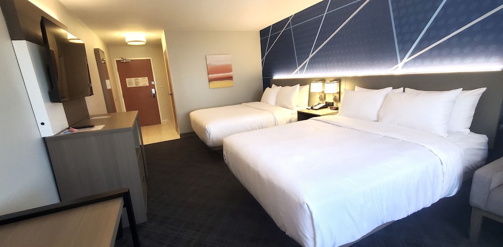 Standard Room, 2 Queen Beds, Non Smoking - Photo 2