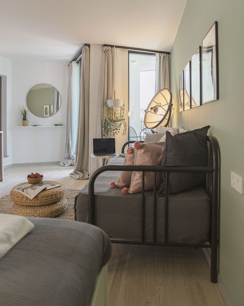 Double Room, 1 Queen Bed with Sofa bed - Photo 5