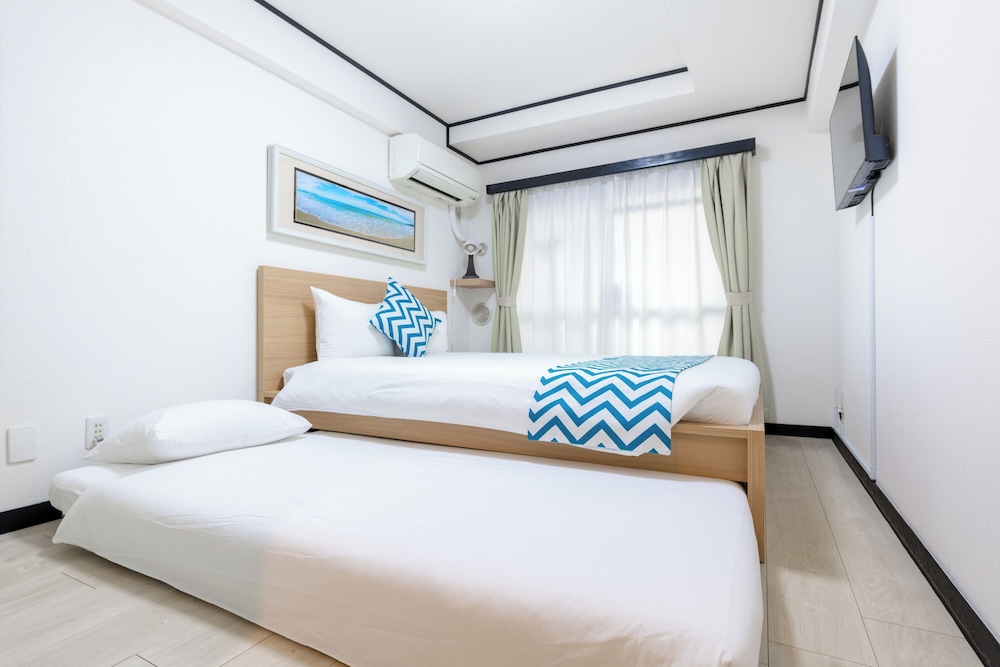 Standard Room, Multiple Beds, Non Smoking photo 3