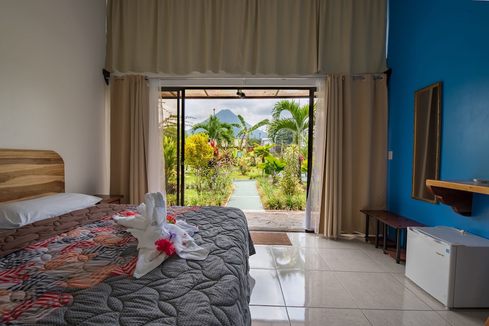 Superior Room (1 King Bed)