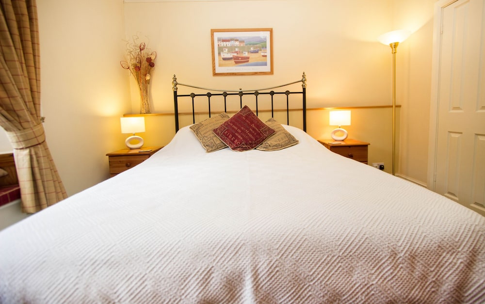 Double Room, 1 King Bed (Kingfisher) photo 1