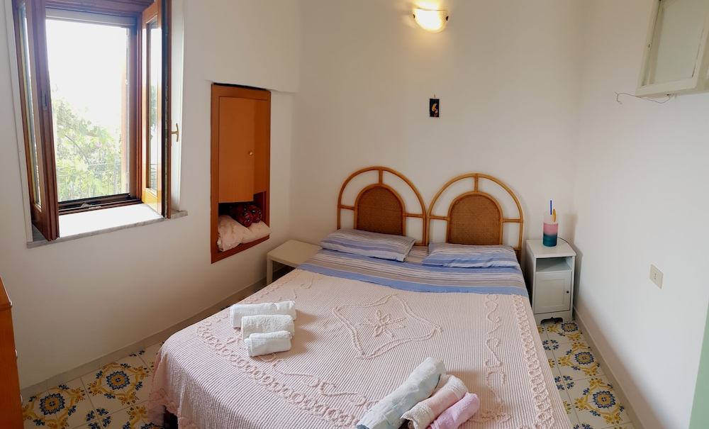 Classic Apartment, Terrace, Sea View (Via Tuoro)
