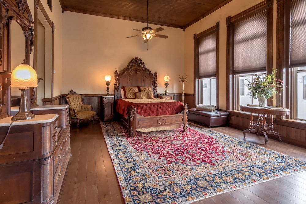 Romantic Suite, Ensuite, City View (Jesse James Suite) photo 1