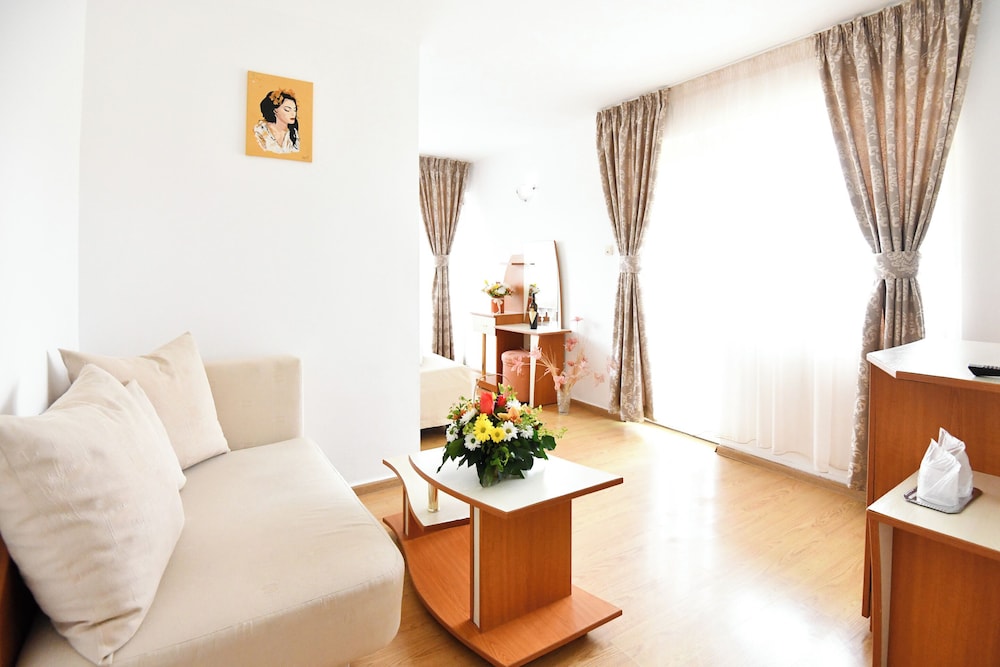 Triple Room, Balcony
