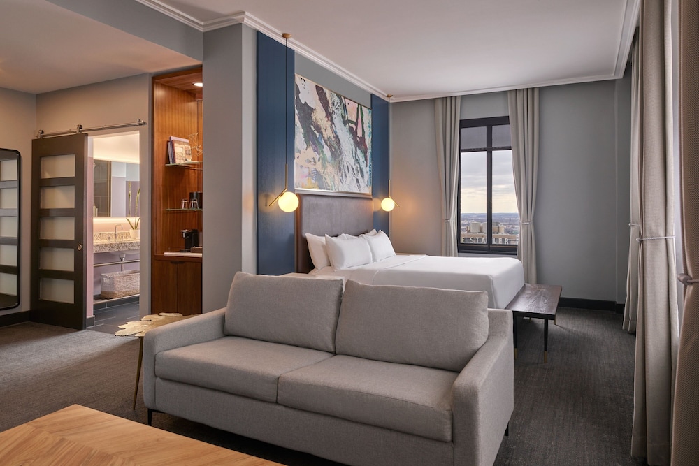Junior Suite, 1 Bedroom (Mobility Accessible, Roll-In Shower), photo 6
