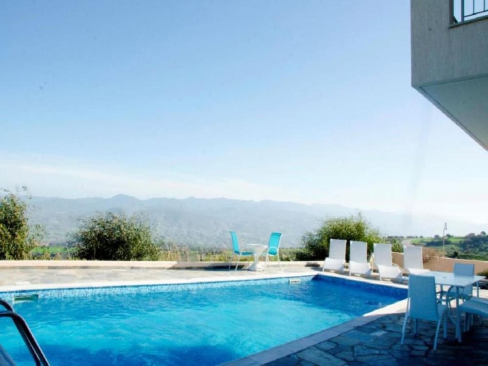 Villa photo 3