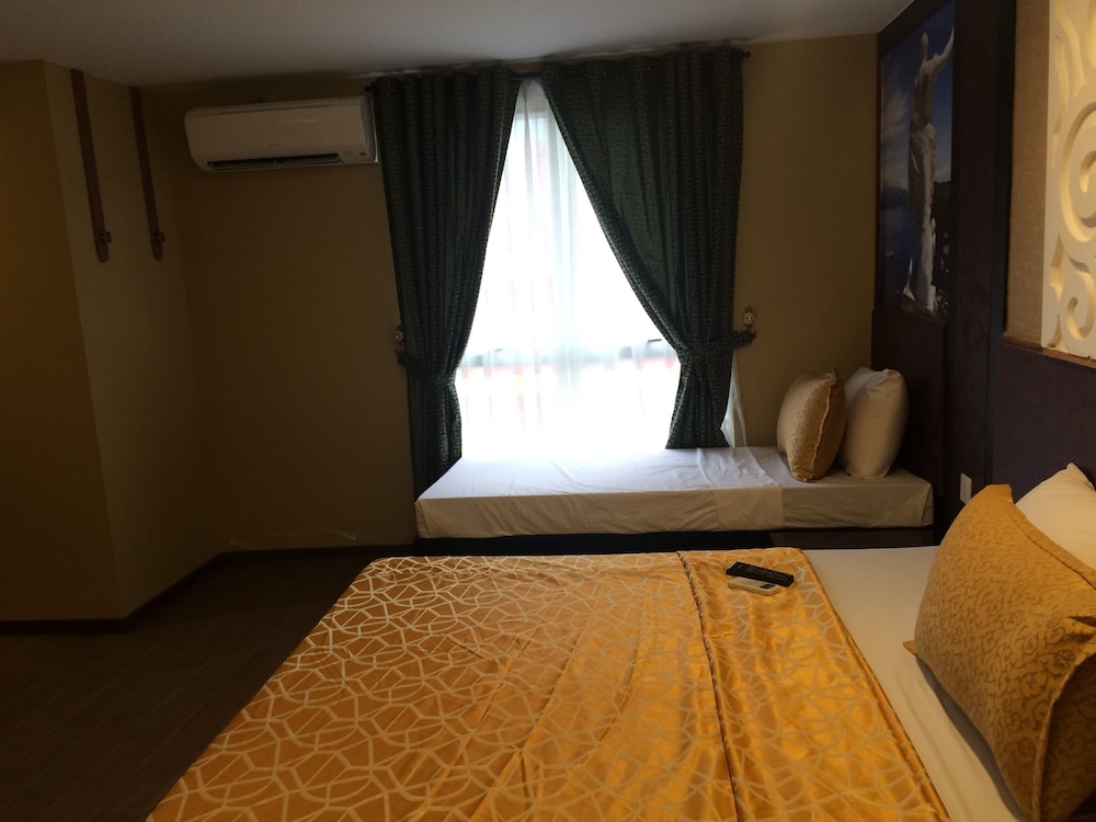 Euro Suite 2 photo 2