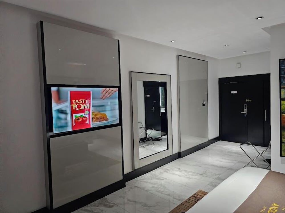Family Room, Balcony, City View