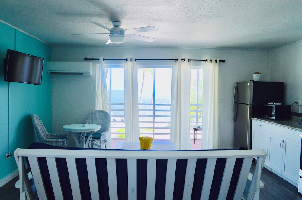 Oceanfront King Suite w/ Kitchen & Private Balcony - Photo 31