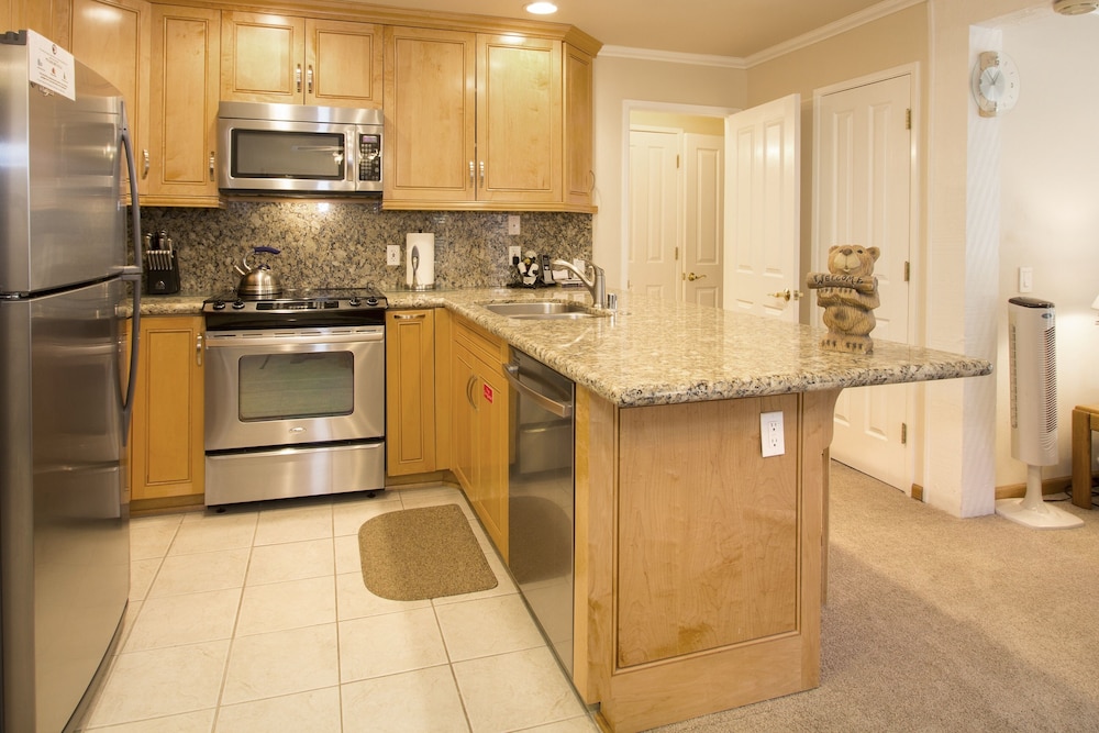 Condo, 1 Bedroom photo 2