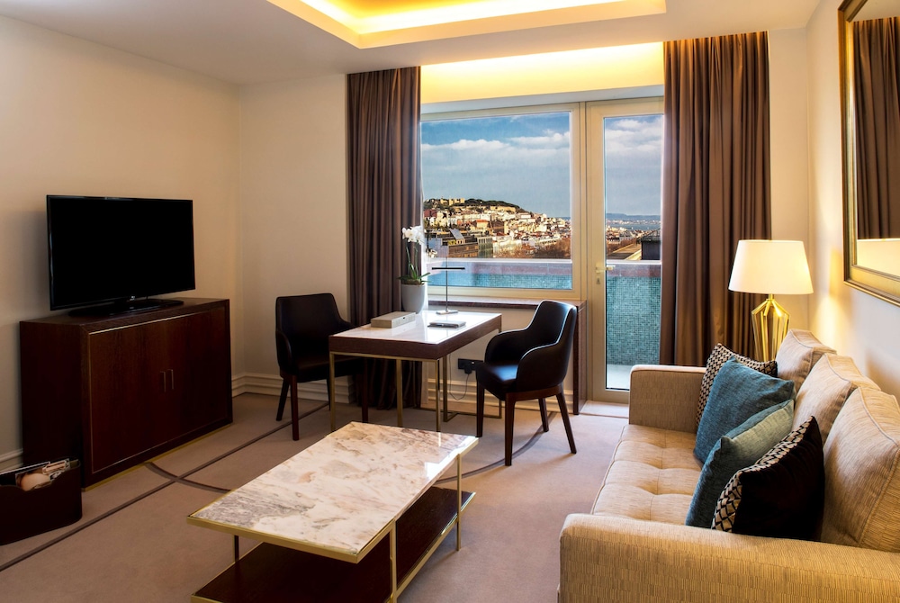 Executive Suite with 3 Adults Occupancy and Extra Bed (Non Smoking) thumbnail 5