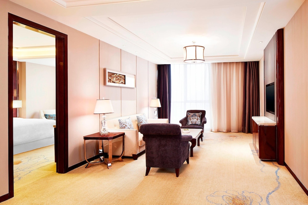 Executive Suite, 1 Bedroom, City View photo 2