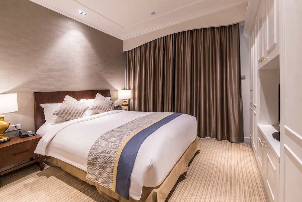 One Bedroom Family Premier Room