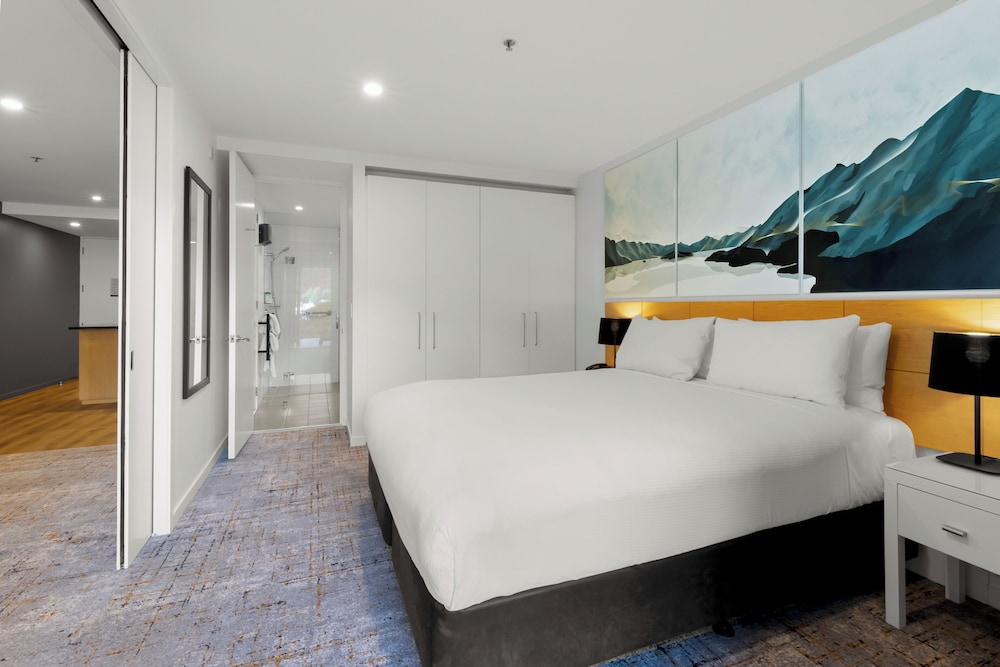 One Bedroom Suite (Non Lake View) - Photo 2