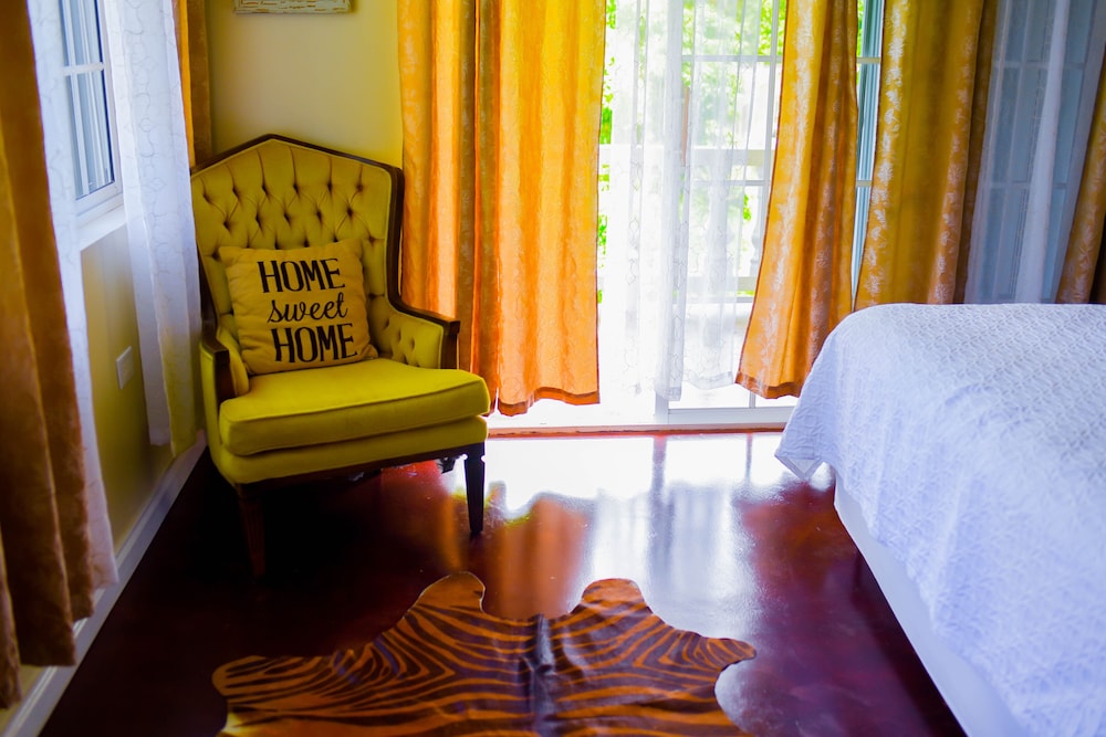 Luxury Room, 1 King Bed, Ensuite, Garden View - Photo 4