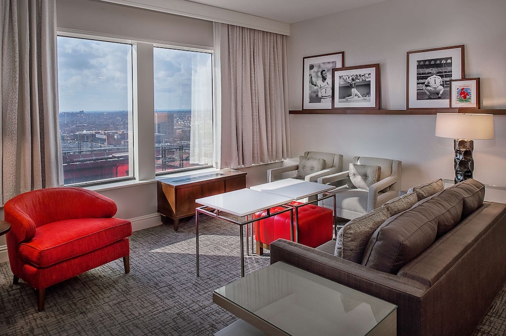 Suite, 1 King Bed photo 1
