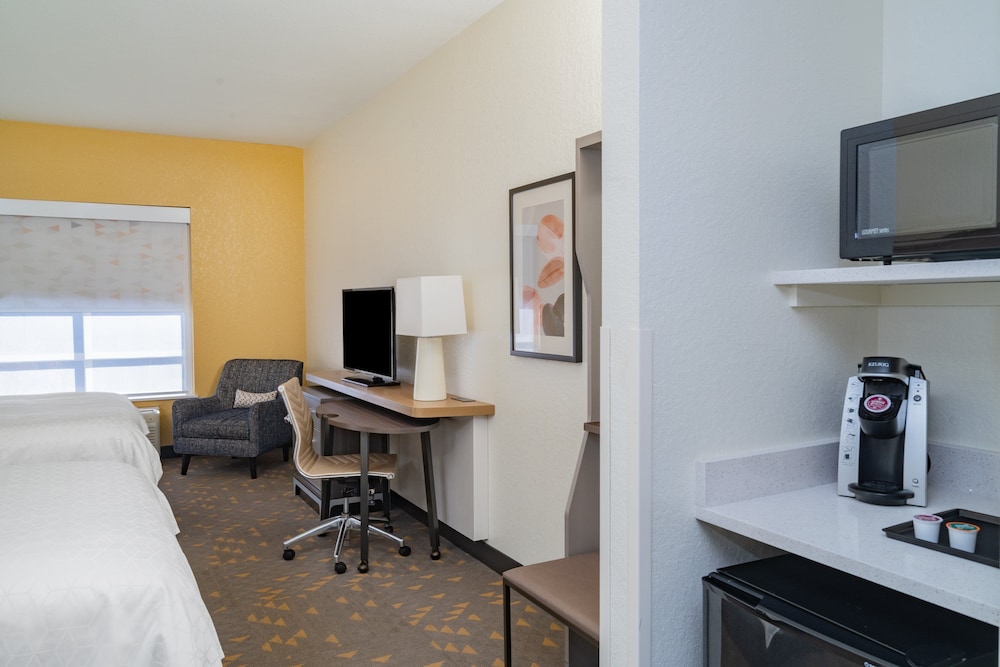 Standard Room, 2 Queen Beds (Top Floor) - Photo 3