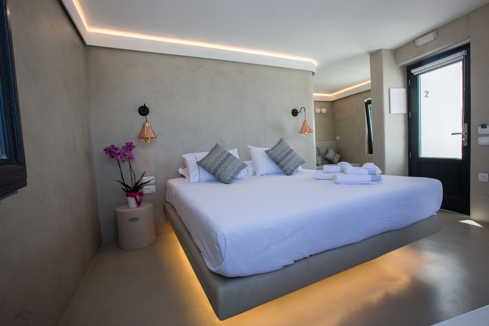 2 Sunset Suite with Sea View (Private Outdoor Massage Pool) - Photo 2