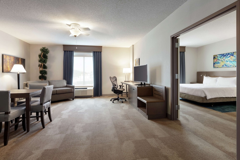 Suite, 1 King Bed, Non Smoking, Jetted Tub - Photo 1