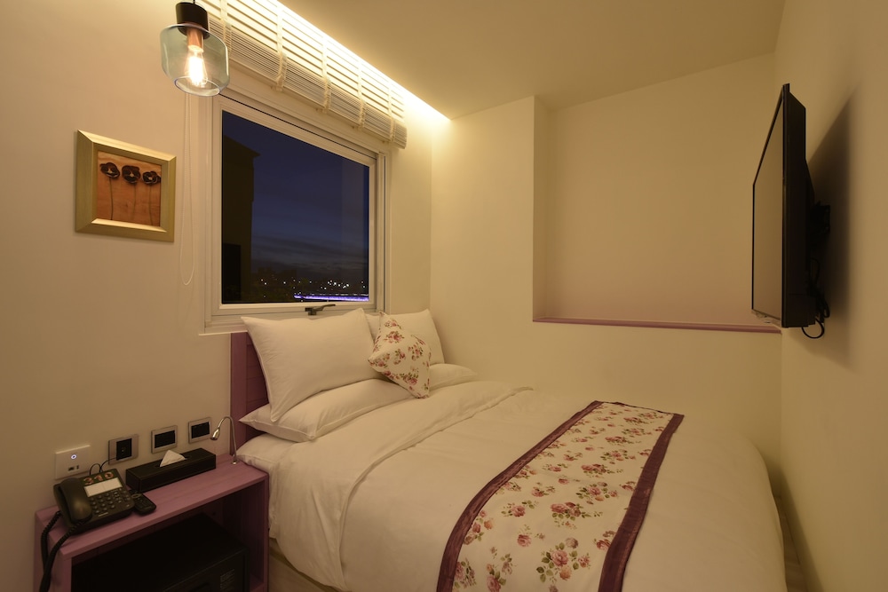 Economy Double Room (Photos are for reference only - themes are randomly arranged) photo 2