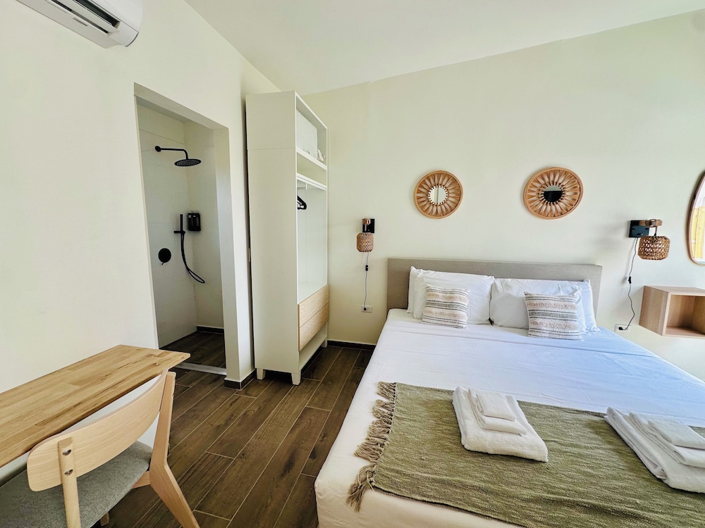 Deluxe Apartment, 1 King Bed with Sofa bed, Private Pool, Pool View photo 2