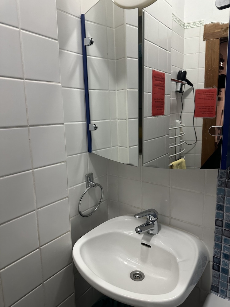 Standard Double Room, Shared Bathroom (Zweibett) photo 3