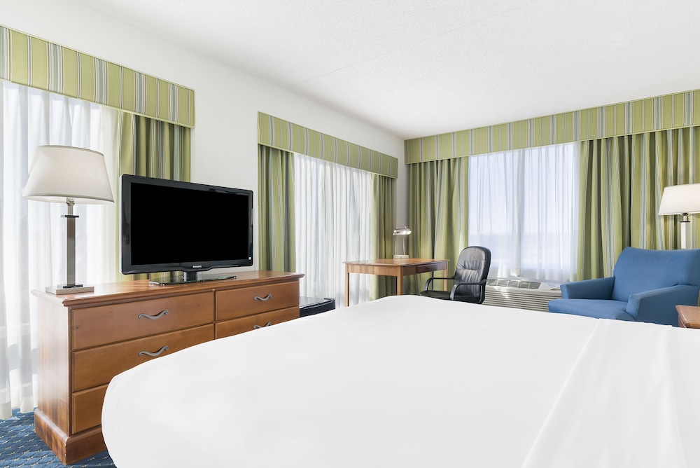 Premium King Room, Corner View - Photo 4