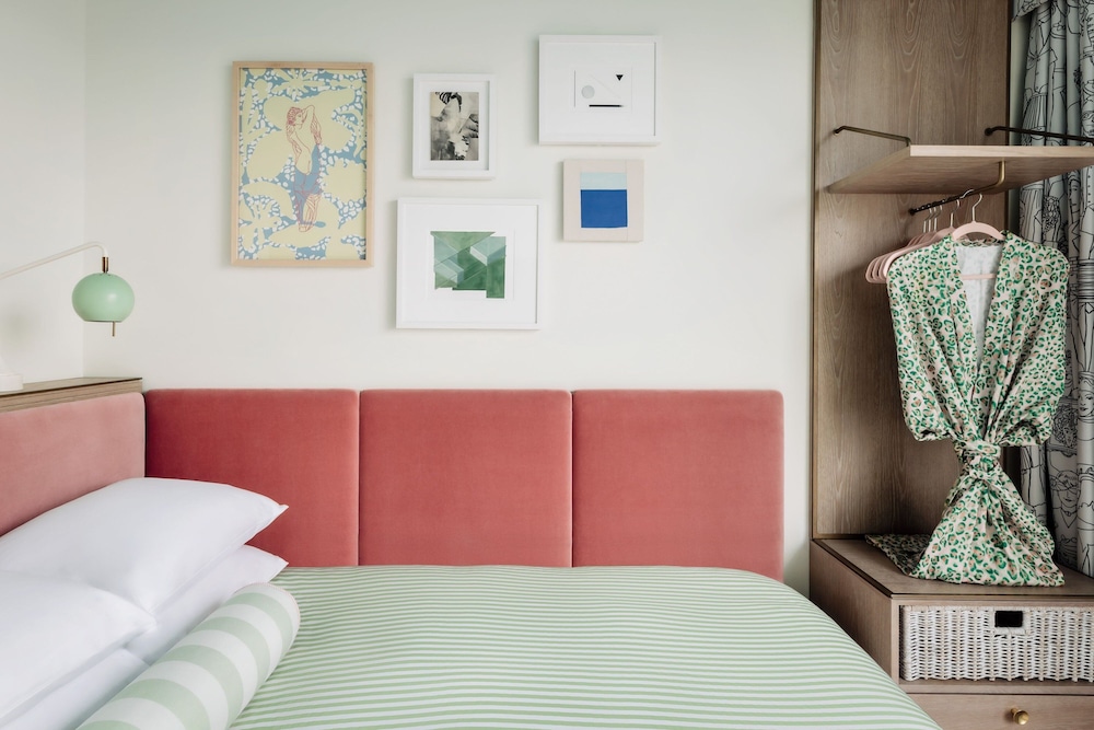 Room, 1 Queen Bed, City View (Mobility Accessible, Transfer Shower) - Photo 6