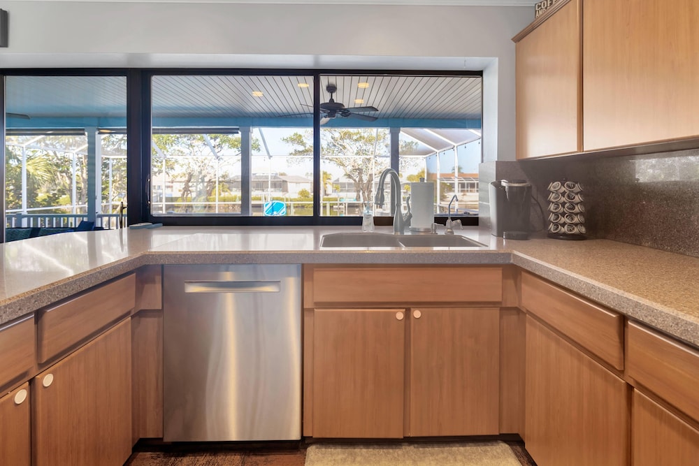 House, Multiple Beds, Pool Access, Garden View (Waterfront Pool House) photo 2