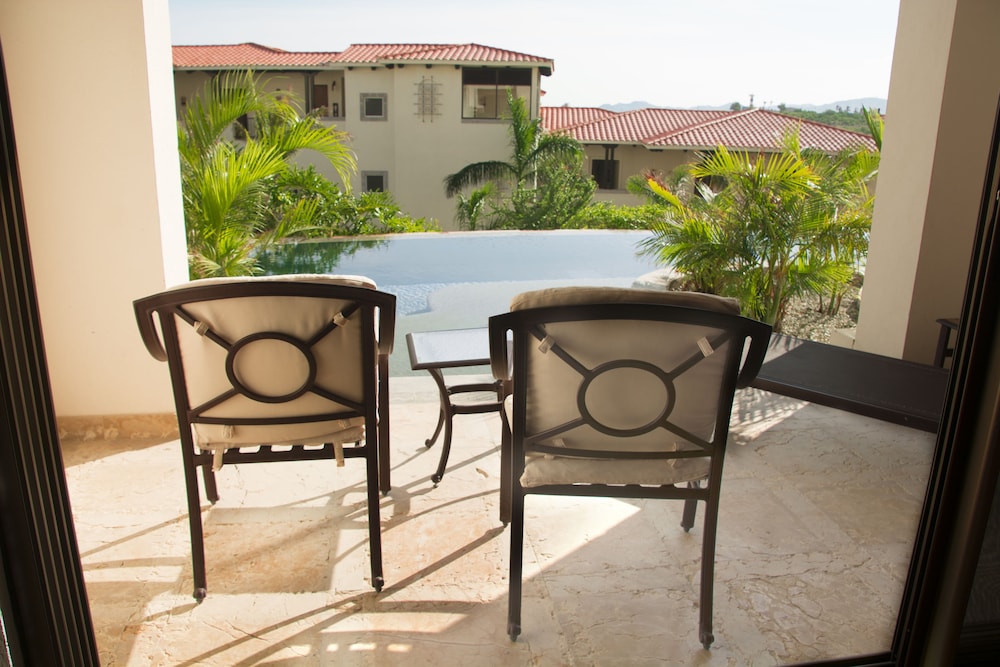 Junior Suite Swim Out Garden View Double