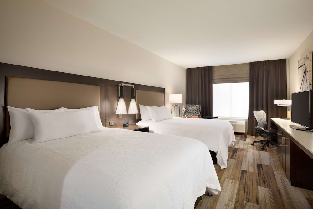 Room, 2 Queen Beds, Accessible (Mobility & Hearing, Roll-in Shower) photo 2