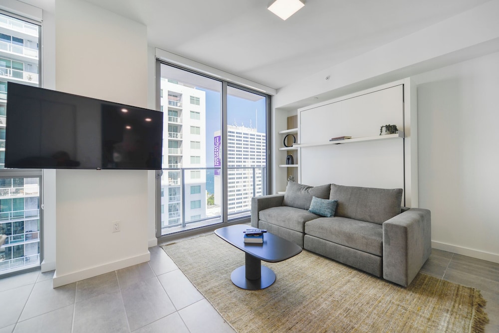 Deluxe Studio Suite, City View photo 1
