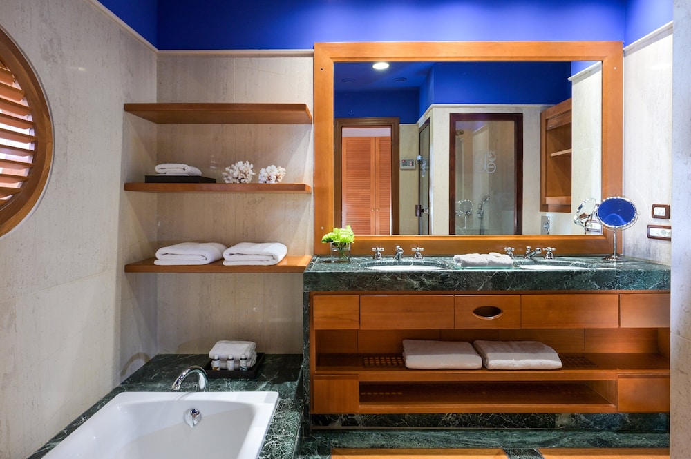 Deluxe Double Room, Garden View (SPA Building) - Photo 3