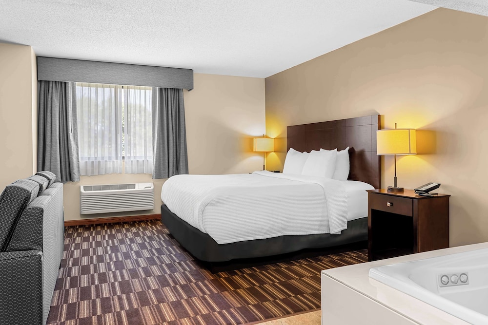 Suite, 1 King Bed, Non Smoking, Jetted Tub - Photo 2