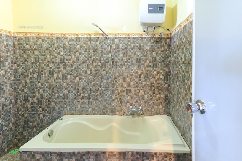 Deluxe room with AC - Photo 2